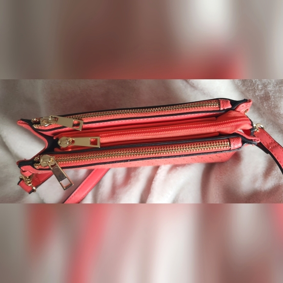 Beautiful Coral Purse - Picture 3 of 3